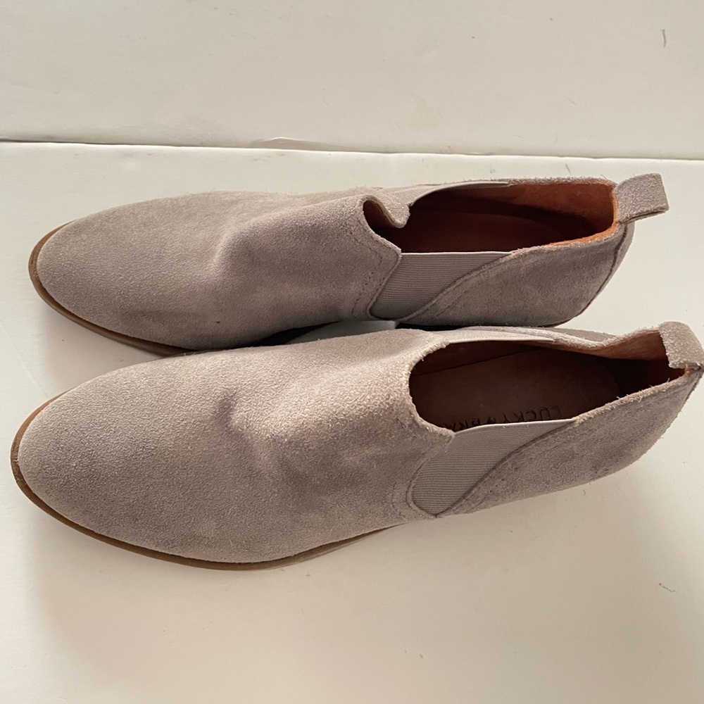Lucky Brand Taupe Suede Ankle Booties with Elastic Panels Women’s Size 9M